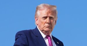 El ejército estadounidense se prepara para bloquear los puertos de Irán mientras el transporte marítimo se detiene en una situación crucial