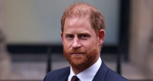 El príncipe Harry fue demandado por difamación por la organización benéfica Sentebale que cofundó en honor a su difunta madre, la princesa Diana.