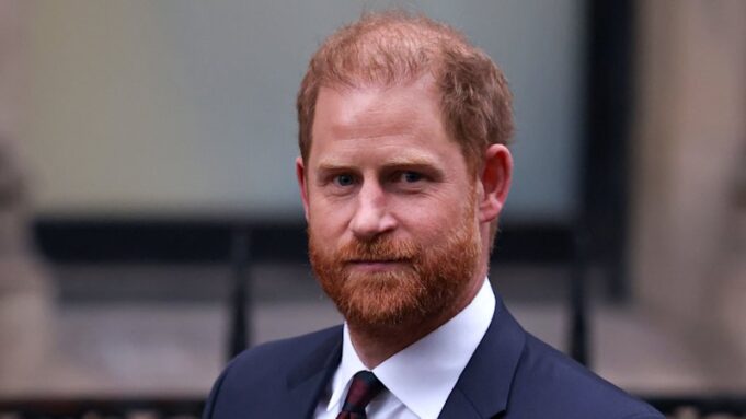 El príncipe Harry fue demandado por difamación por la organización benéfica Sentebale que cofundó en honor a su difunta madre, la princesa Diana.