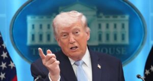 Donald Trump promete destruir las plantas de energía iraníes, tiroteo mortal cerca del consulado israelí en Estambul