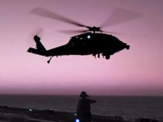 Marines estadounidenses abordan y capturan un barco en el Mar Arábigo