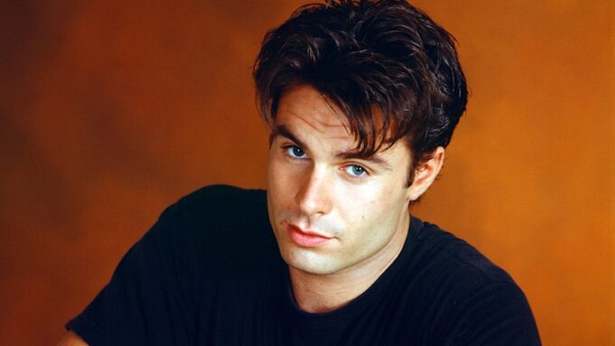 La estrella de Melrose Place y Starship Troopers muere repentinamente a los 57 años