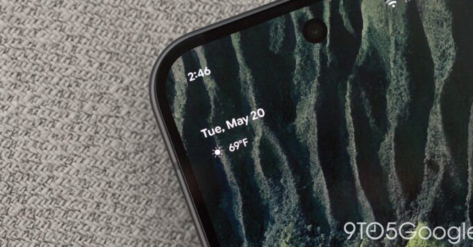 Preparaciones de Pixel At a Glance que muestran pases de Google Wallet cercanos