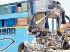 Dos muertos y 16 heridos al estrellarse un autobús cama contra un remolque en la autopista Jaipur-Delhi