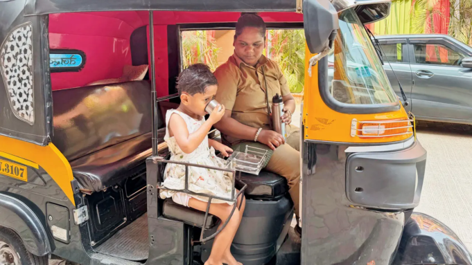 Conozca a Komal Gaikwad, la madre soltera conductora de automóviles de Mumbai que se niega a renunciar a sus sueños