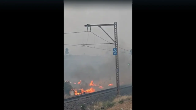 Se produce un incendio cerca de las vías del tren en el tramo Khardi-Umbermali