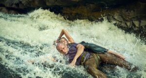 Charlize Theron y Taron Egerton en el thriller de Netflix