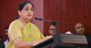 Sunetra Pawar pide apoyo a Uddhav Thackeray en Baramati bypoll