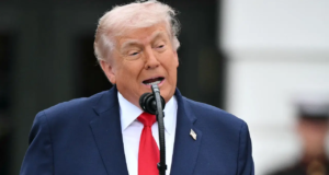 Trump dice que Irán está en “colapso” y afirma que Teherán quiere que Estados Unidos reabra el Estrecho de Ormuz