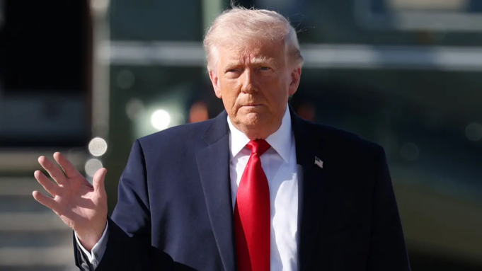 Donald Trump advierte que Estados Unidos “eliminará” los barcos iraníes cerca del Estrecho de Ormuz