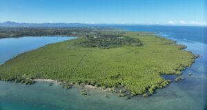 Fiji es un lugar extraño para intentar resolver la crisis de residuos de Australia, y los lugareños no están contentos