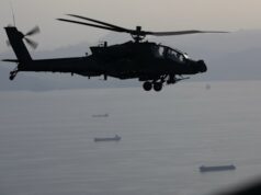 Los barcos atacaron cuando el Estrecho de Ormuz volvió a cerrarse; Irán revisa nuevas propuestas estadounidenses; Soldado francés asesinado en el Líbano