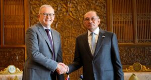 Antony Albanese y Anwar encuentran puntos en común al defender al Papa contra Trump