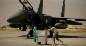 Rescatan al aviador estadounidense desaparecido mientras Teherán intensifica los ataques contra sus vecinos