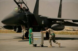 Rescatan al aviador estadounidense desaparecido mientras Teherán intensifica los ataques contra sus vecinos