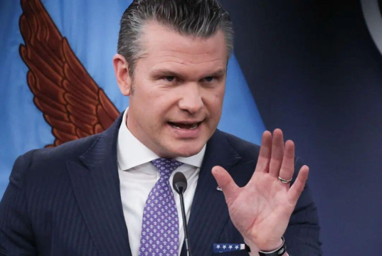 "Renuncia al uranio o lo sacaremos.": Pete Hegseth lanza un ultimátum a Irán