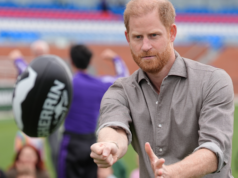 El príncipe Harry juega al fútbol en Melbourne
