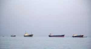 Irán confisca barcos mientras Estados Unidos extiende la tregua en medio de crecientes tensiones