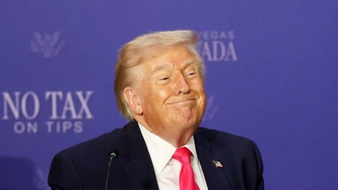 Trump y el Ministro de Relaciones Exteriores iraní dicen que el Estrecho de Ormuz está completamente abierto