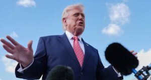 Continúa el bloqueo del Estrecho de Ormuz; Australia se unirá a las conversaciones de París sobre la reapertura de la ruta; Las amenazas de Donald Trump criticadas por los iraníes