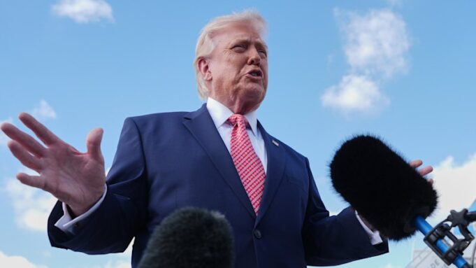 Continúa el bloqueo del Estrecho de Ormuz; Australia se unirá a las conversaciones de París sobre la reapertura de la ruta; Las amenazas de Donald Trump criticadas por los iraníes