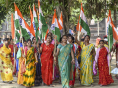 Trabajadoras de la NDA realizan una marcha de protesta en Patna, la oposición es blanco de ataques