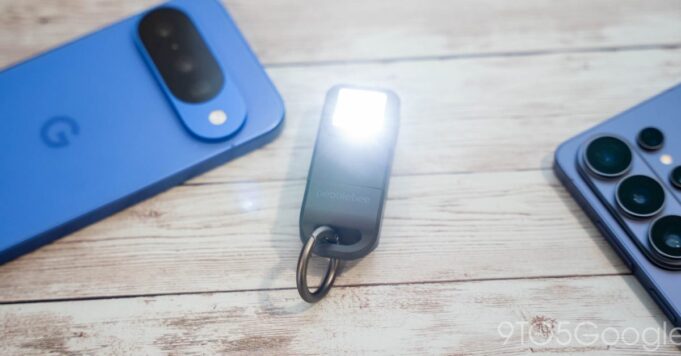 Pebblebee Halo es un rastreador, linterna y alarma de seguridad de Find Hub