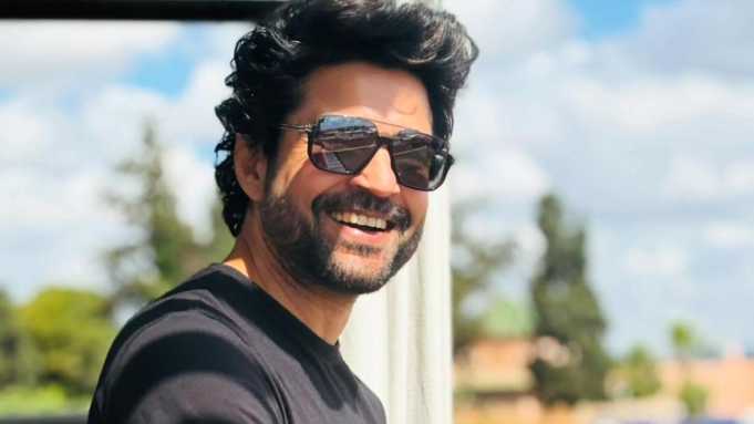 Rajeev Khandelwal baila su exitosa canción Mann Mera
