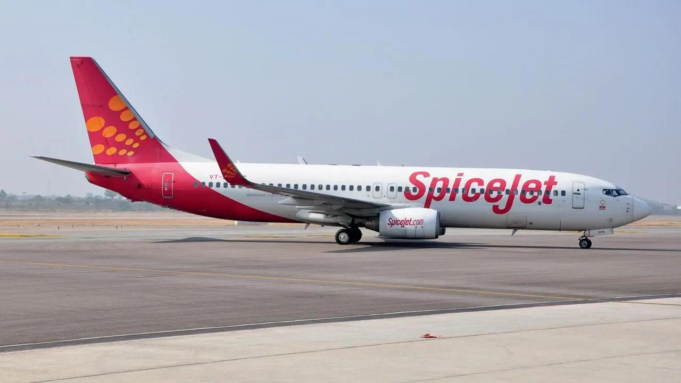 Un avión de SpiceJet choca con un avión de Akasa Air en la pista del aeropuerto de Delhi