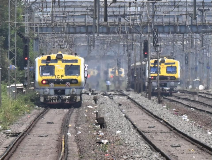 Megabloque del domingo: los servicios ferroviarios del puerto y Trans Harbour de Mumbai se ven afectados