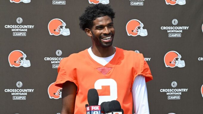 Shedeur Sanders se gradúa de Colorado y recrea la foto de Deion
