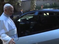 El primer Ferrari totalmente eléctrico presentado al Papa León XIV en Castelgandolfo