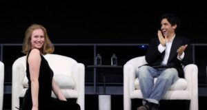 Dentro del evento final de los Emmy de la serie Tearful ‘Hacks’