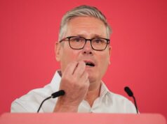Keir Starmer se niega a dimitir mientras 70 parlamentarios laboristas del Reino Unido piden la dimisión del primer ministro