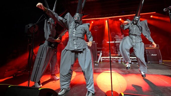 El zoológico de cristal en MTC; TISM en el Centro Industrial para las Artes de Port Melbourne