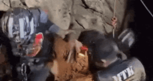 Rescatan al primer superviviente tras quedar atrapado por una inundación