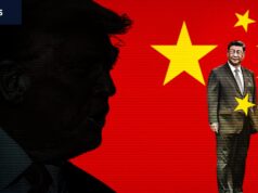 El presidente de Estados Unidos se entusiasma con Xi Jinping mientras camina de puntillas entre los árboles.