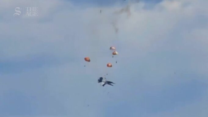 Aviones de la Armada de EE.UU. chocan en el aire en un espectáculo aéreo de Idaho
