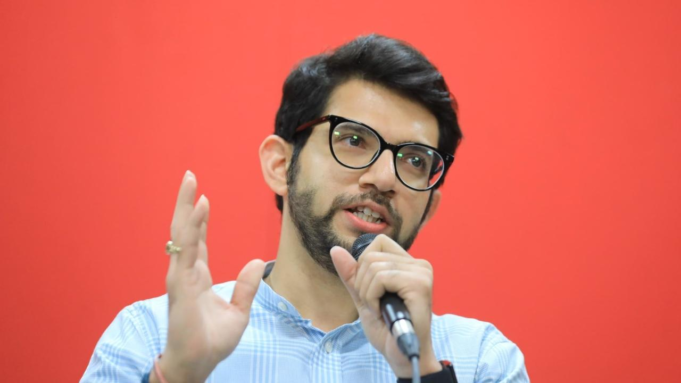 Aaditya Thackeray y Sanjay Raut critican al Centro por la disputa entre NEET y CBSE