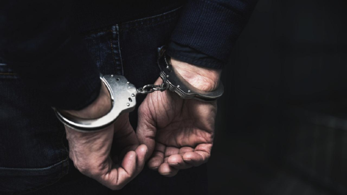 Oro y contrabando por valor de 1,79 millones de rupias incautados y uno retenido