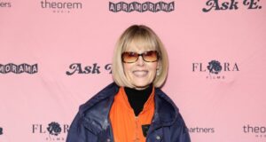 E. Jean Carroll vuelve a ser noticia, mientras Doc Ask E. Jean llega a los cines