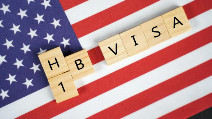 Ken Paxton inicia una investigación sobre el abuso de la visa H-1B en la ‘oficina fantasma’