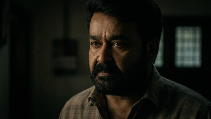 Mohanlal llora mientras mira la película con los fans.