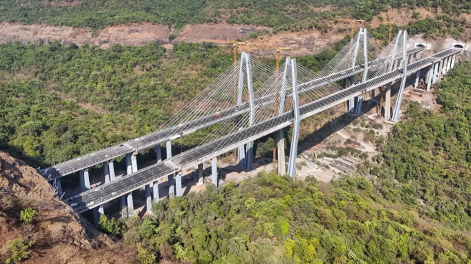 Se prohíben las paradas para tomar selfies en el enlace de la autopista Mumbai-Pune y vigilancia por CCTV las 24 horas, los 7 días de la semana