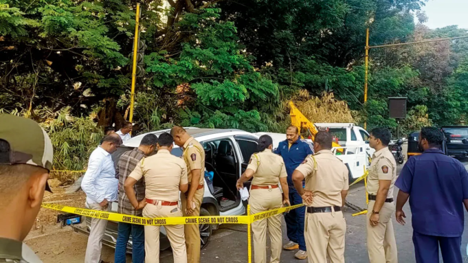 Accidente en Navi Mumbai revela presunto transporte de drogas y armas en Palm Beach Road