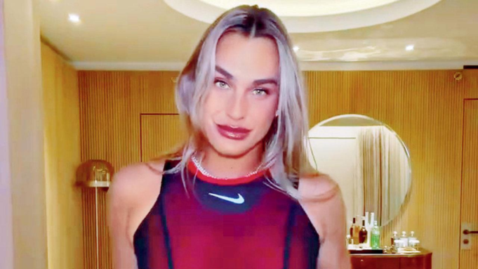 Aryna luce nuevo atuendo para el Abierto de Francia
