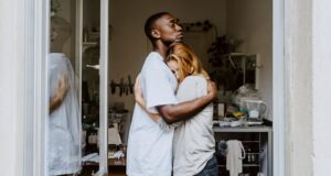 Cómo identificar pensamientos intrusivos, gestionar conductas compulsivas y apoyar a tu pareja