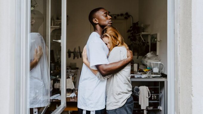 Cómo identificar pensamientos intrusivos, gestionar conductas compulsivas y apoyar a tu pareja