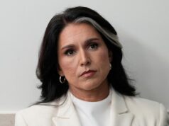 Tulsi Gabbard dimite como directora de inteligencia nacional del gabinete de Donald Trump, citando el diagnóstico de cáncer de su marido