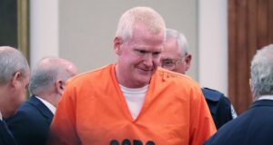 Las condenas de Alex Murdaugh por el asesinato de su esposa y su hijo anuladas por un tribunal de Carolina del Sur